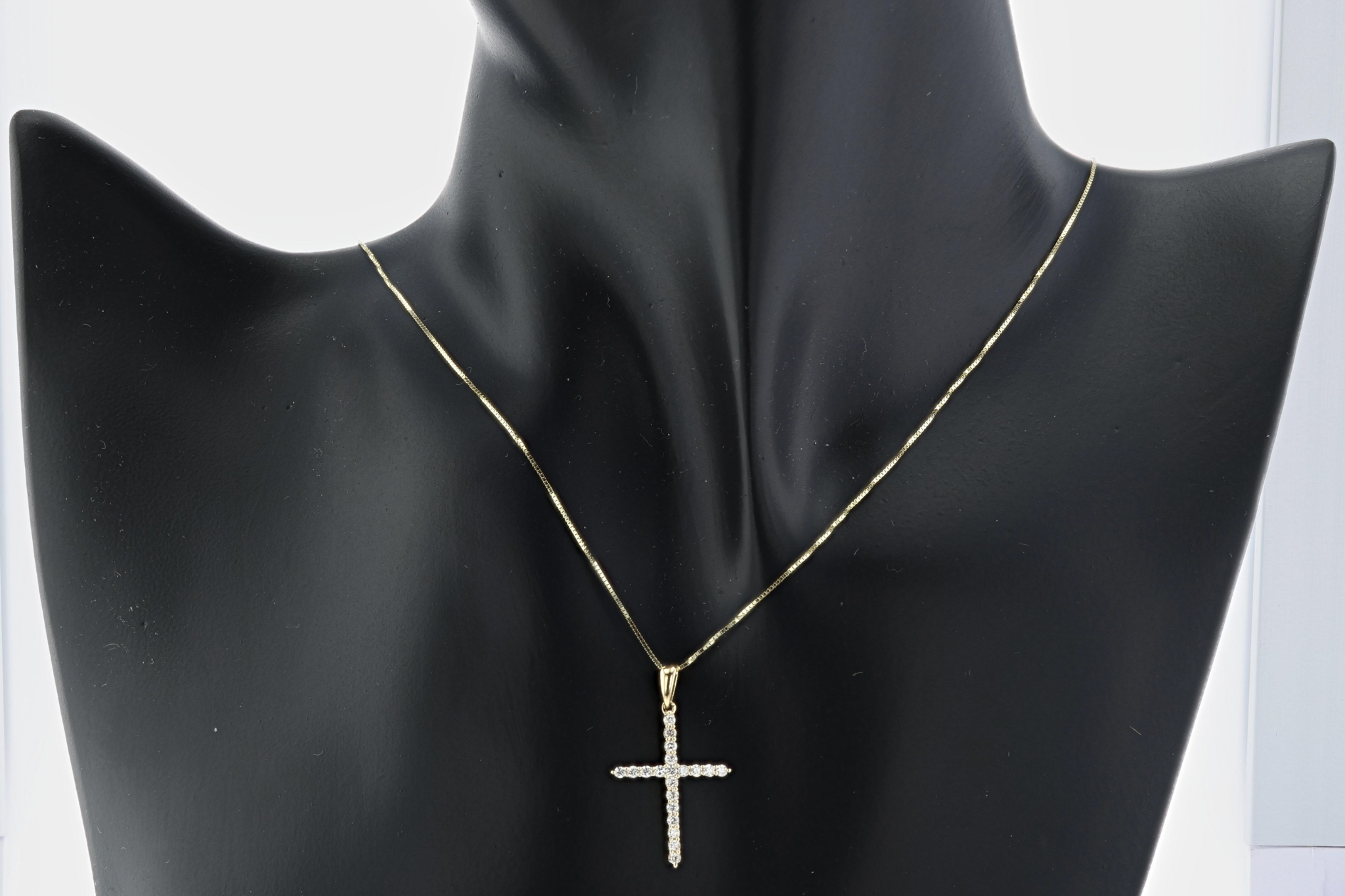 Classic Diamond Cross Pendant Necklace 14kt Yellow Gold L3768